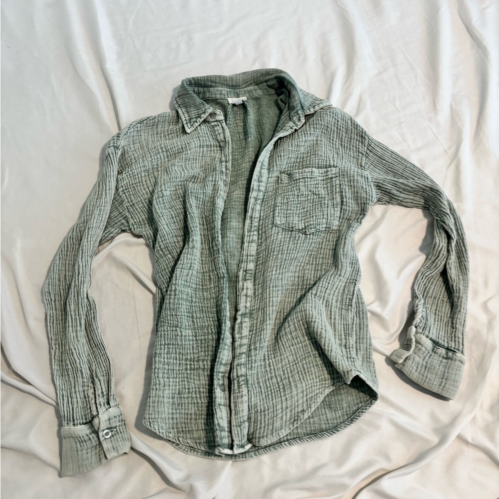 Women’s green pullover